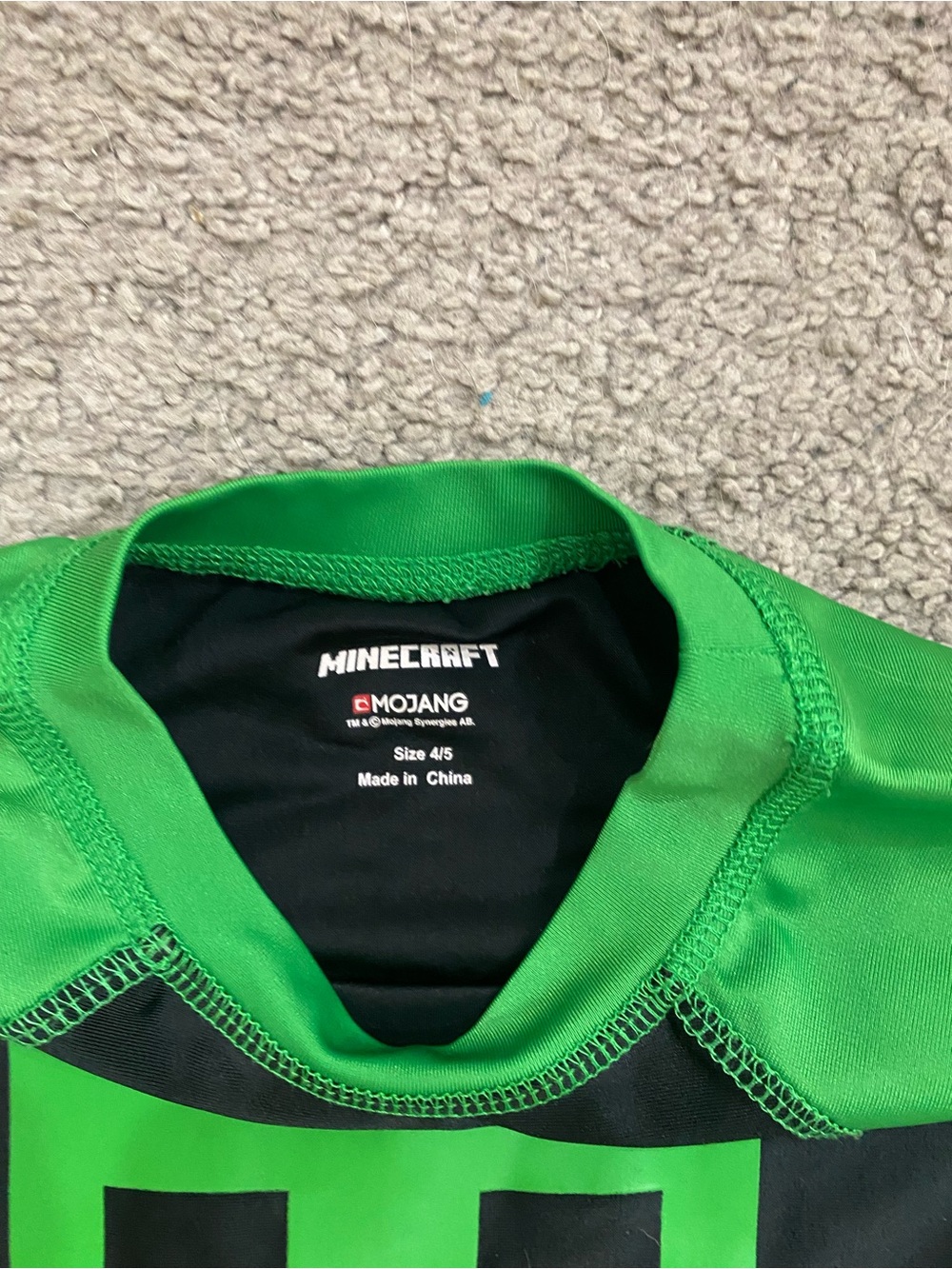 Boys Minecraft Rashguard size 4/5 - Picture 7 of 7